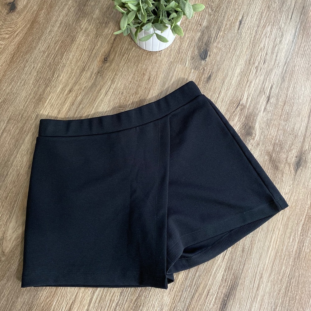 Black skort | size small